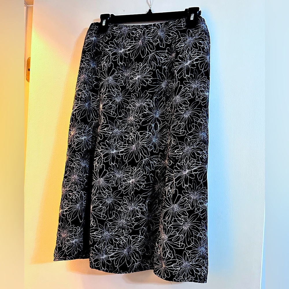 Woman’s flower design skirt